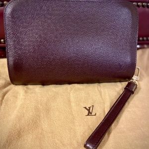 Louis Vuitton Purple Taiga Pochette